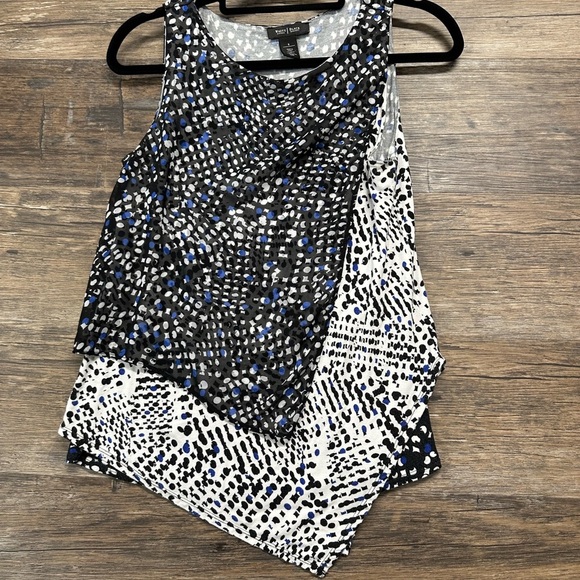 White House Black Market Tops - White House Black Market White & Black Patterned Tank Top size Small